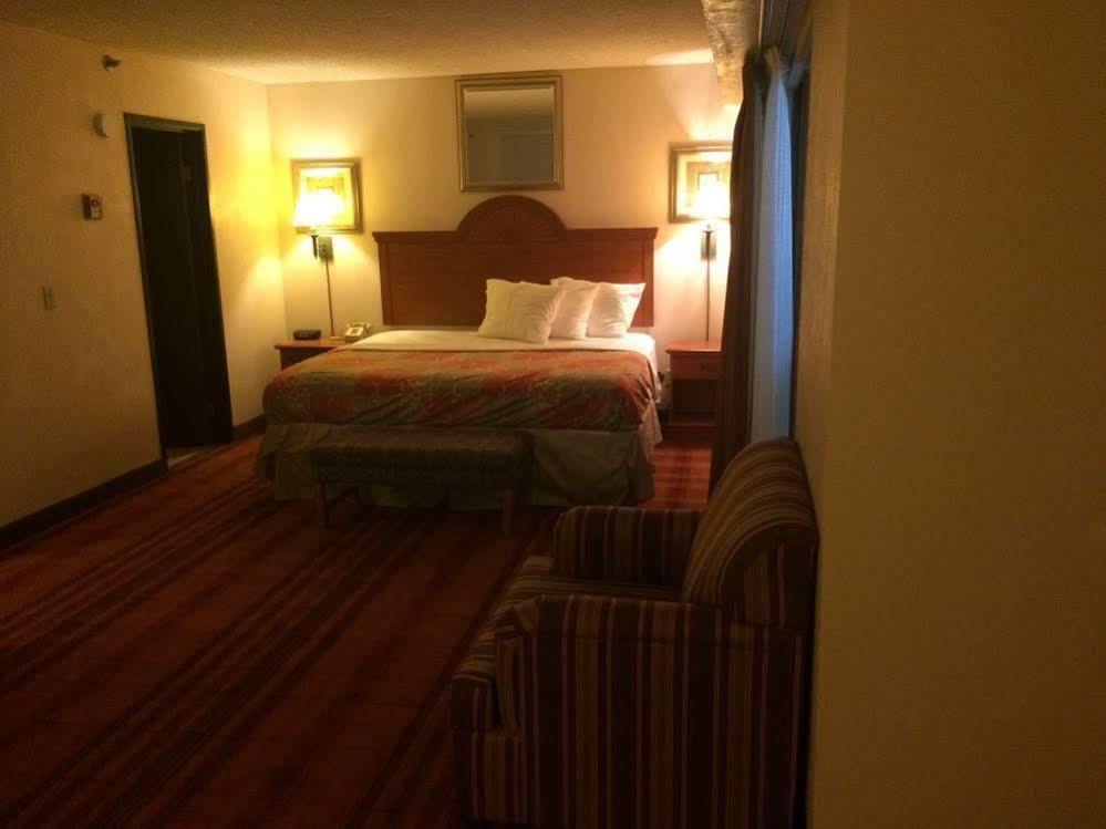 Plaza Hotel And Suites Pine Bluff Exteriér fotografie